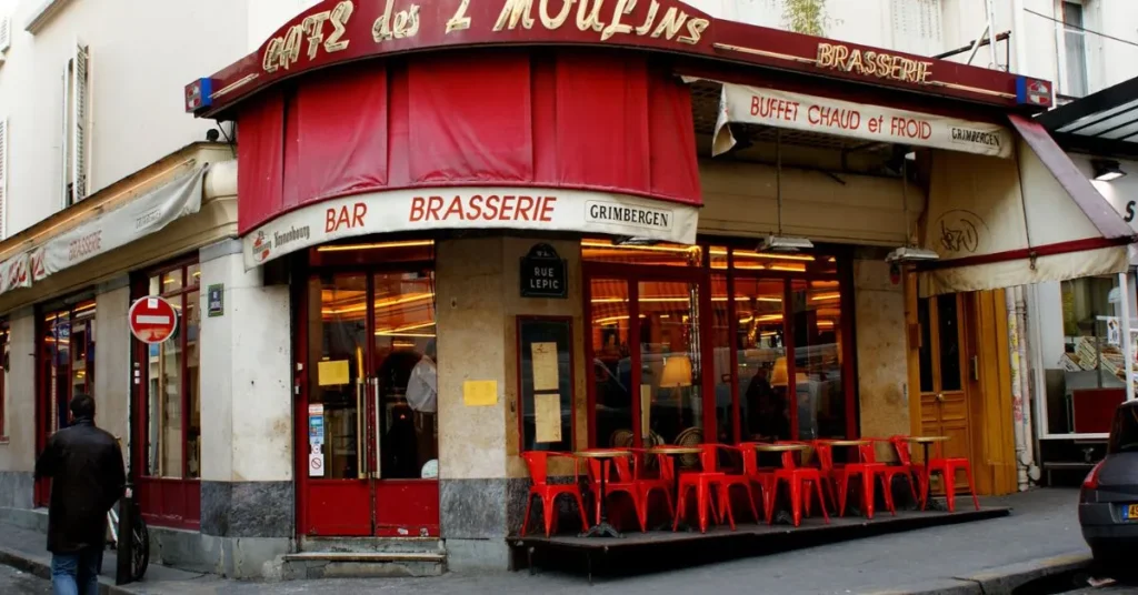 Cafe des deux moulins.