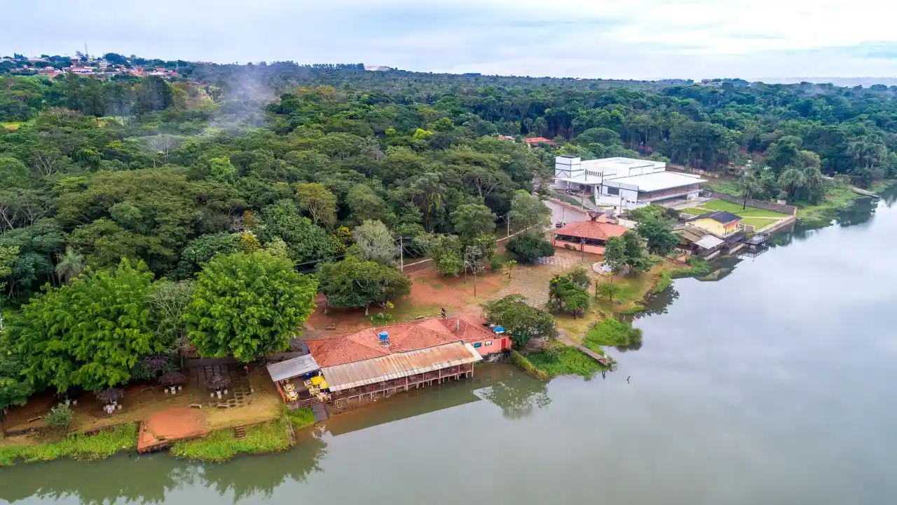 Cachoeira pertinho de Brasília vira famoso ponto de ecoturismo; conheça o Salto do Itiquira