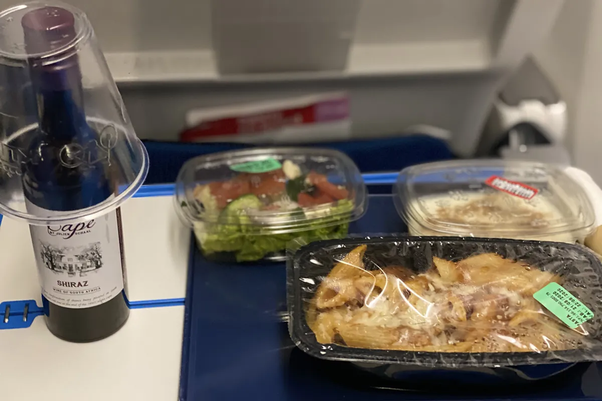 Como é viajar com a KLM? Saiba quanto custa e veja a experiência