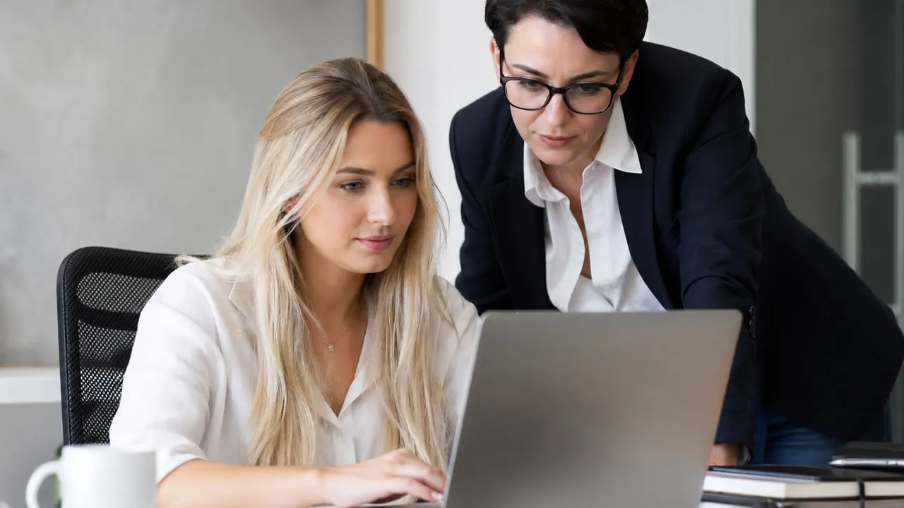 6 sinais de inveja no trabalho e como usar isso para ter sucesso