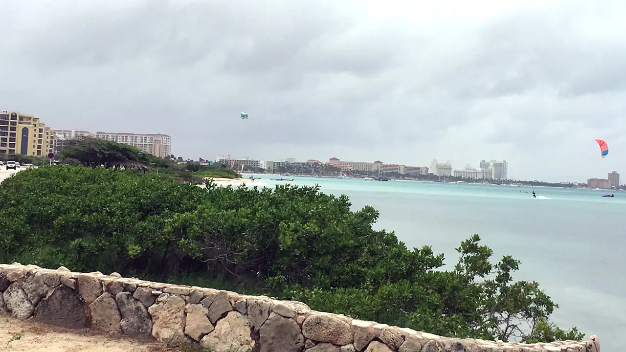 Vale a pena fazer kitesurf em Aruba? Quanto custa e quais as melhores praias?
