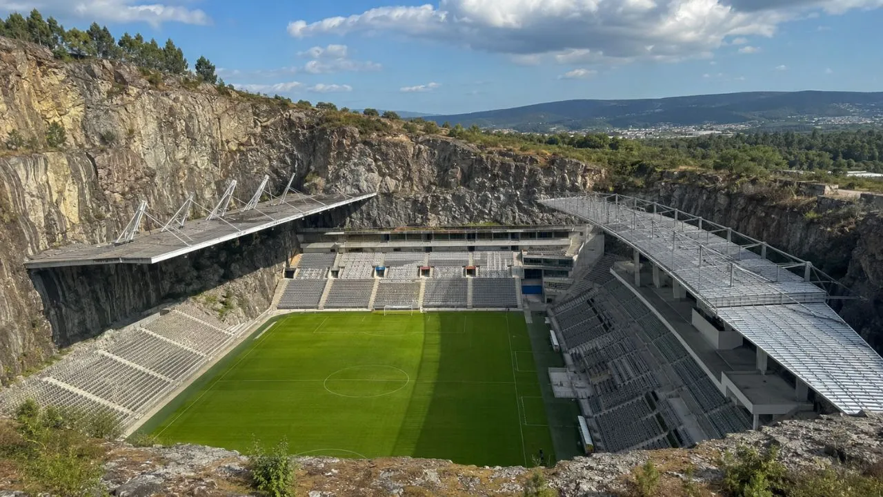 Estádio Municipal de Braga, erguido em uma antiga pedreira