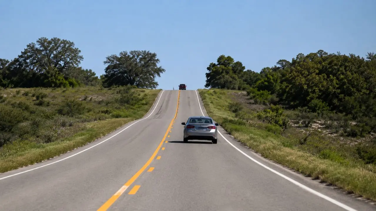 Estradas onde carros parecem subir sozinhos