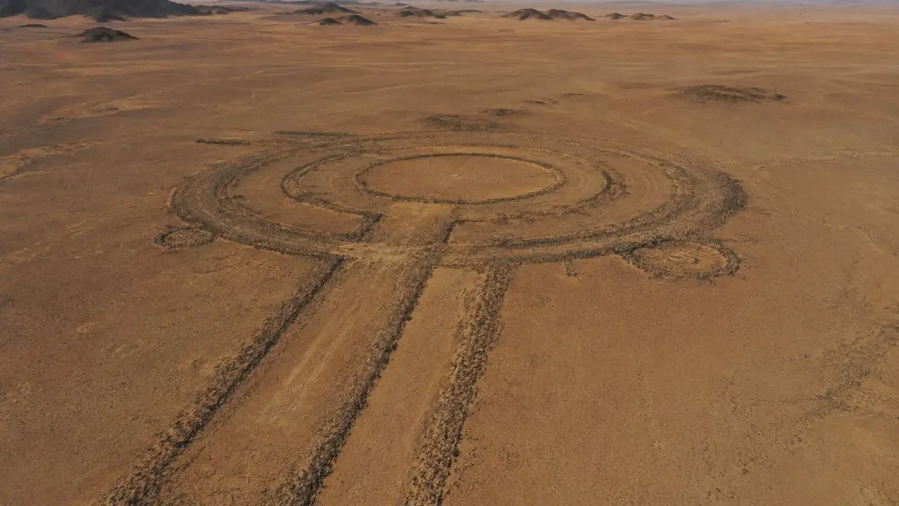 Estruturas misteriosas no deserto da Arábia Saudita