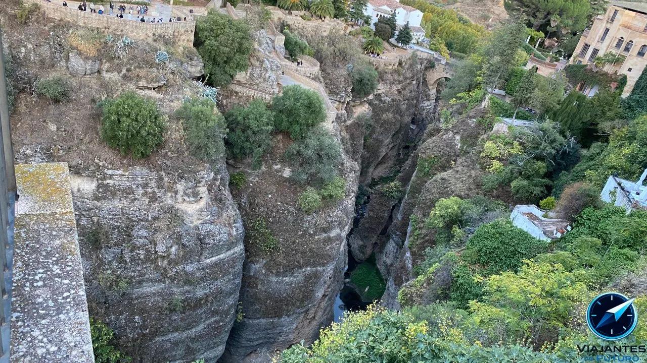 Nós estivemos em Ronda. Por que ela foi construída naquele desfiladeiro?