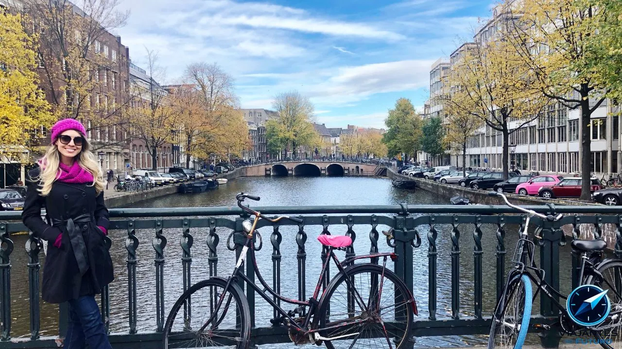 Canais de Amsterdã.