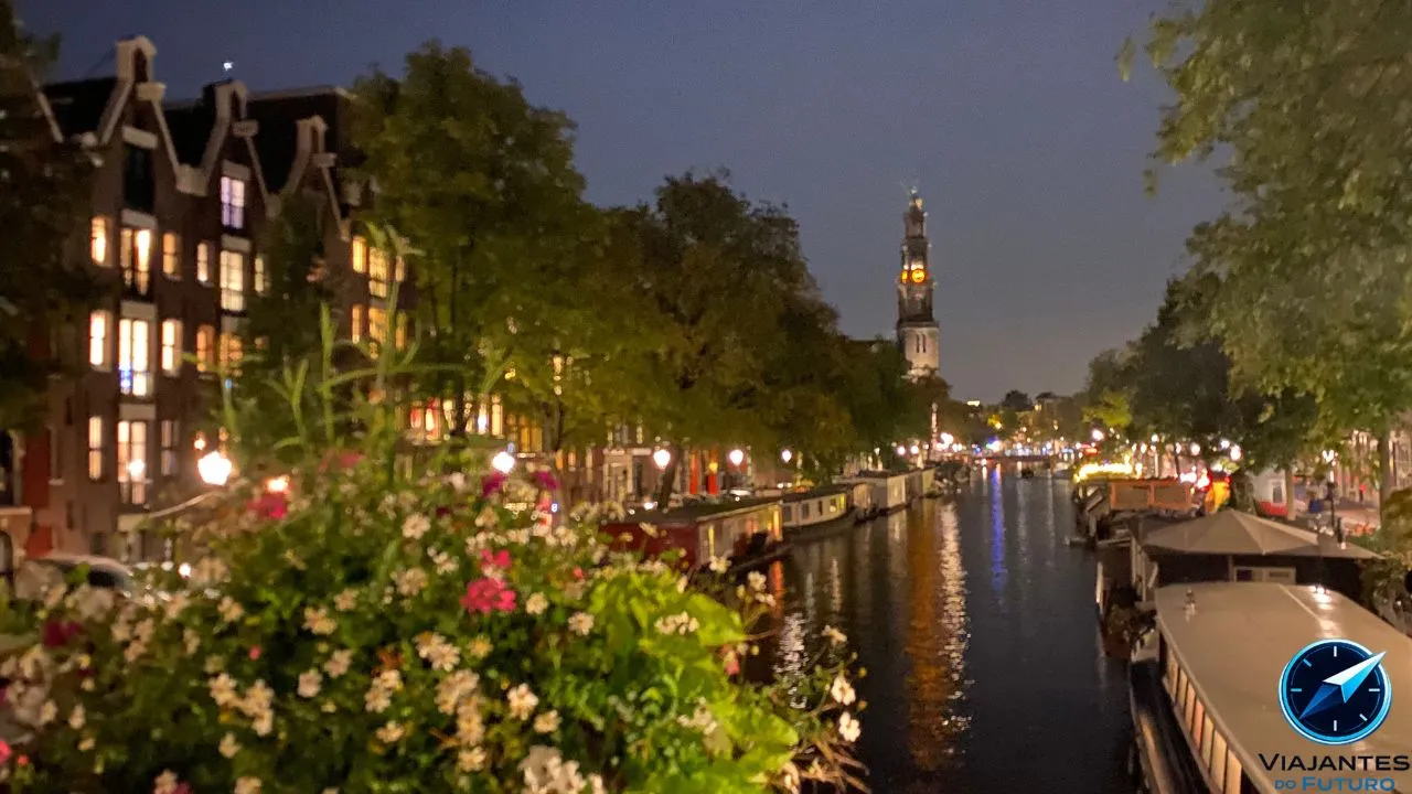 Por que as casas de Amsterdã são tão estreitas? A história por trás das fachadas