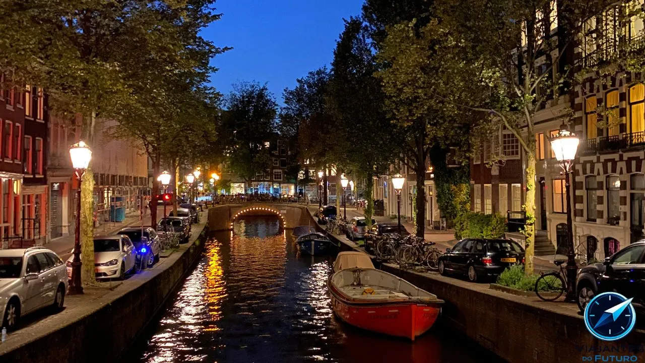 Por que as casas de Amsterdã são tão estreitas? A história por trás das fachadas