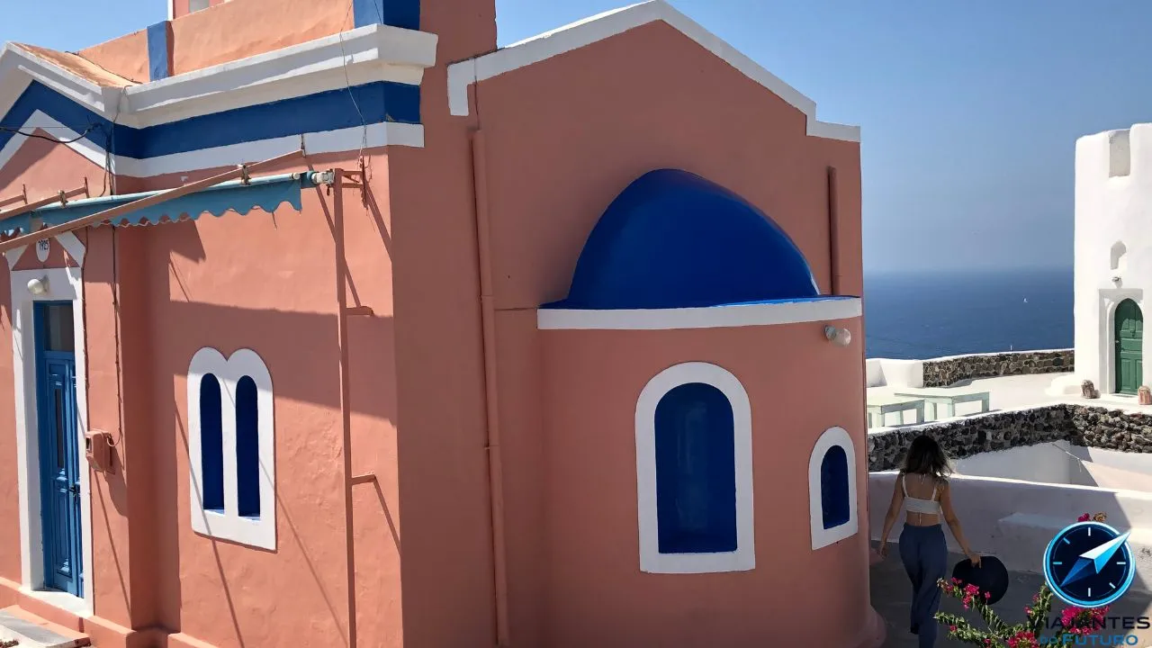 Nós estivemos em Santorini. Por que suas casas são brancas?