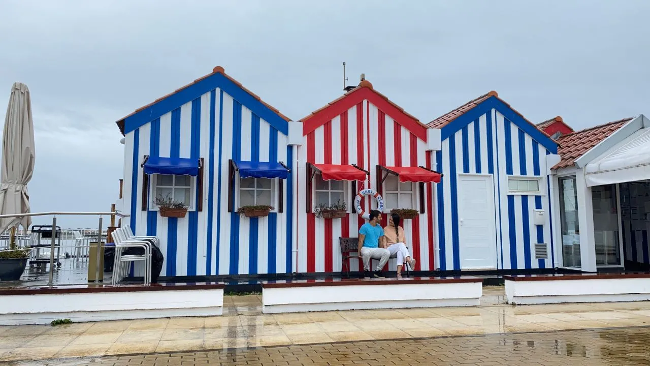 Por que as casas de Costa Nova, em Portugal, são listradas e coloridas?