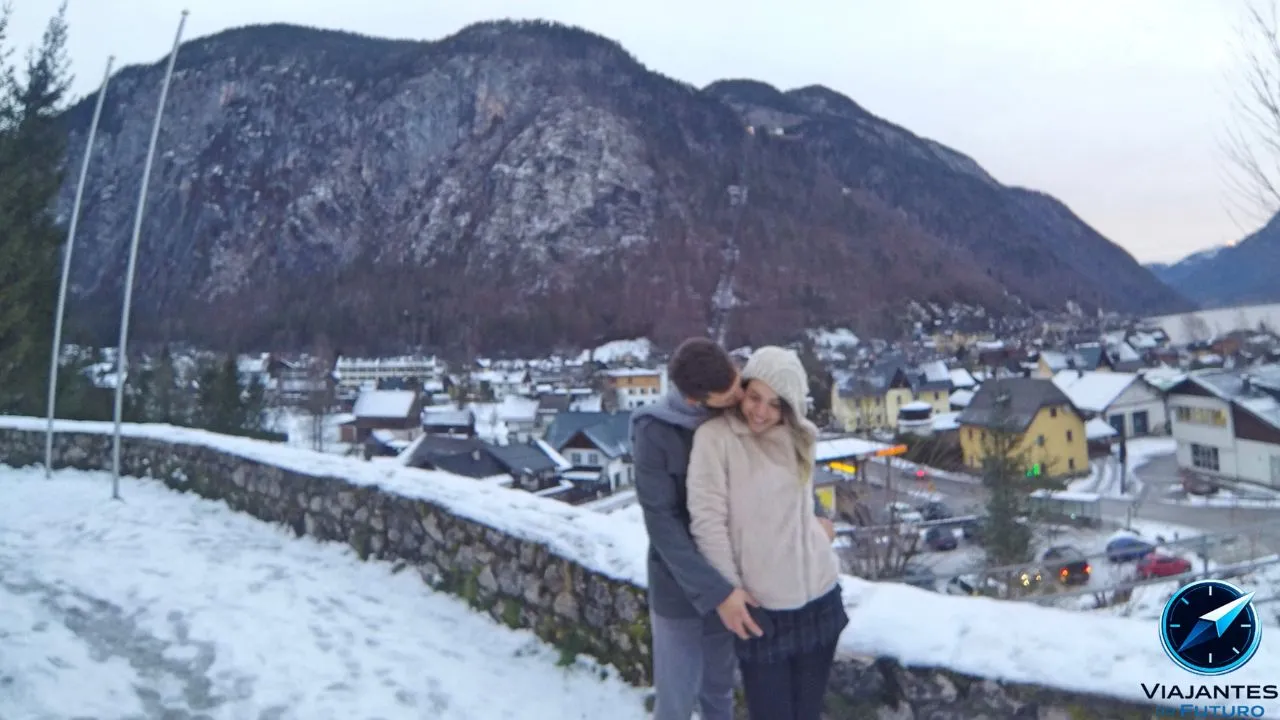 Nós estivemos em Hallstatt! Por que ela restringiu os seus turistas?