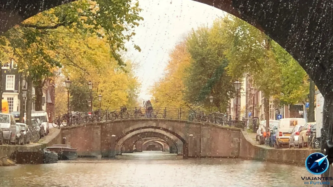 O que existe por baixo dos canais de Amsterdã? Irá surpreender você