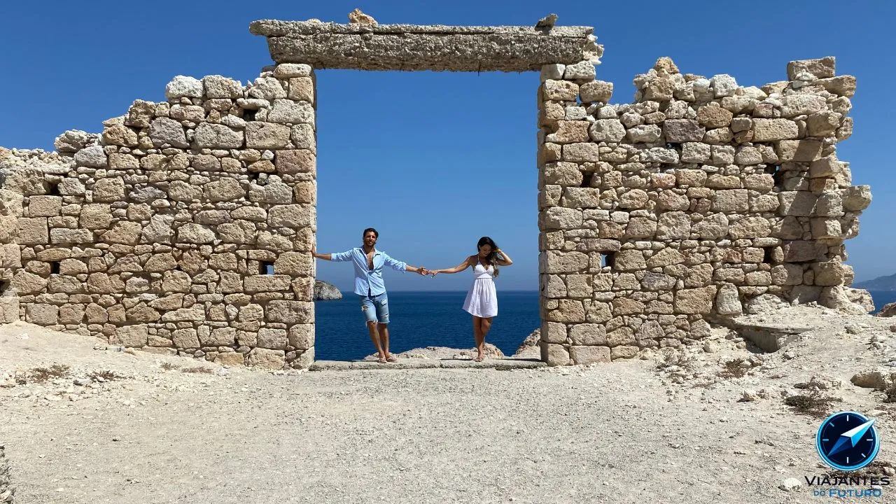 Milos! A ilha onde encontraram a Vênus de Milo tem paisagem de outro planeta