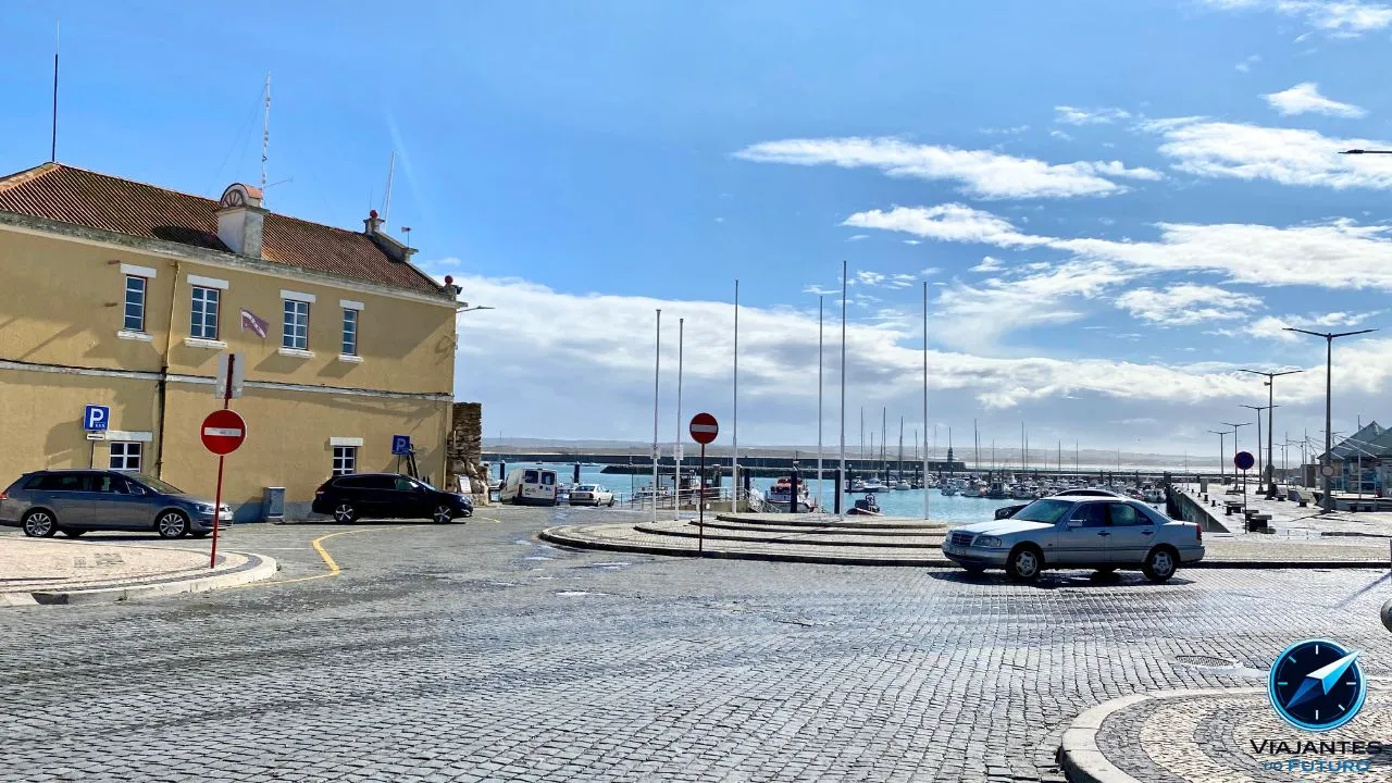 A cidade portuguesa de pescadores que virou parada obrigatória do circuito mundial de surf