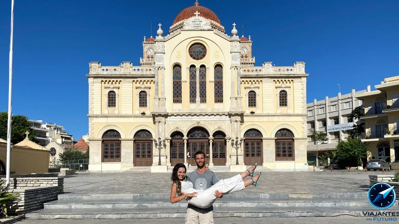 Igreja na Praça dos Leões, em Heraklion, Creta.