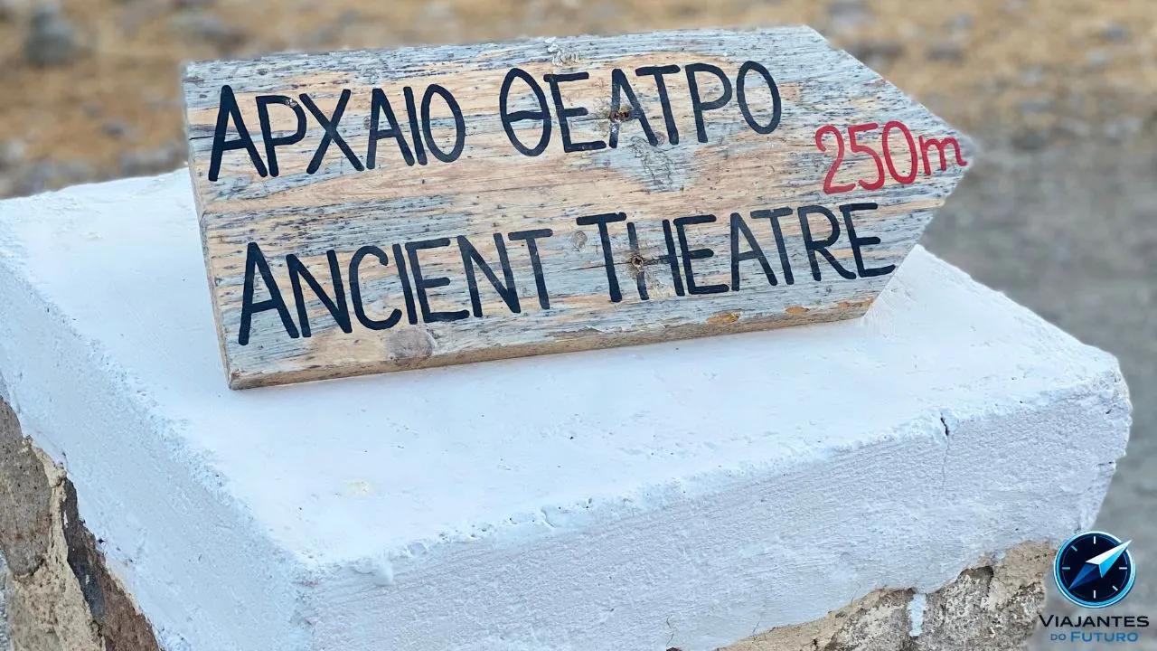 Visite o antigo teatro de Milos