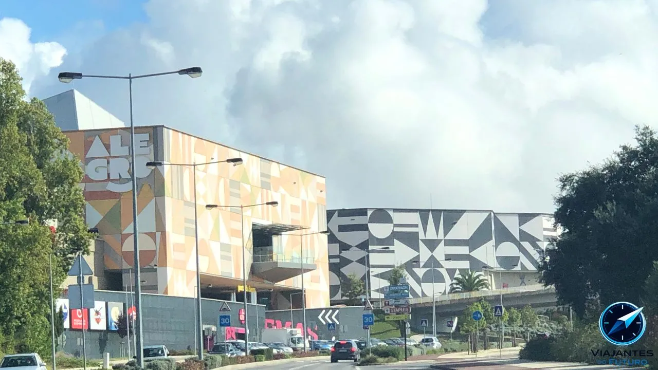 A cidade portuguesa onde cada rua parece pintada de uma cor diferente